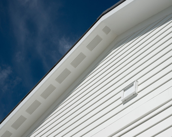 A close-up view of the white bevel siding from Azek Exteriors.