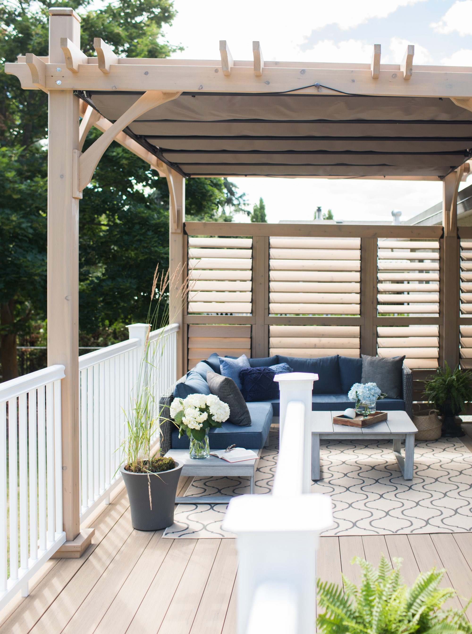 Pictures of Hot HGTV Hosts on Decks, Patios and Other Outdoor Spaces